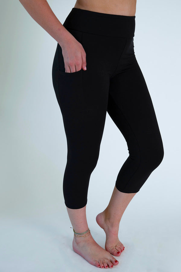 Black Solid Capri Pocket Leggings